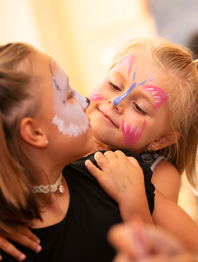 Camping Amfora - Activités et animations - Activité maquillage dans club enfants