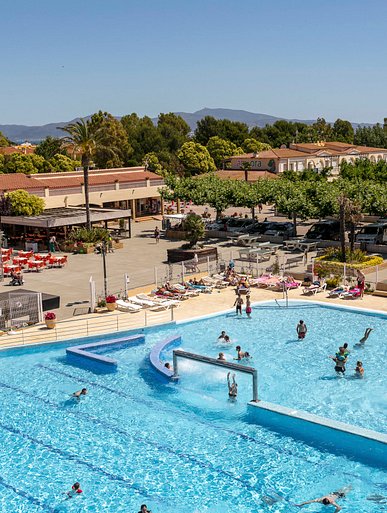 Campingplatz Amfora - Die Badelandschaft - Ansicht des Beckens mit eWhirlpool