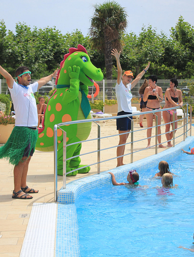 Amfora campsite - Evening events and shows - Entertainment for children by the pool 