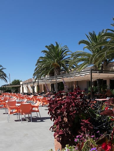 Campingplatz Amfora - Bars und Restaurants - Terrasse des Restaurants und B&uuml;hne 