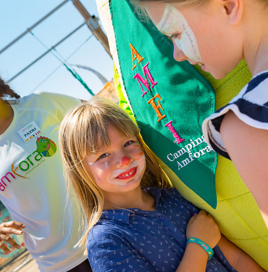 Camping Amfora - Tout pour les enfants - Séance de maquillage avec les animateurs du club enfants