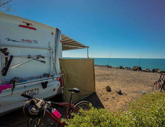Camping Californie Plage - Hébergements - Emplacement vue mer pour caravanes en bord de mer