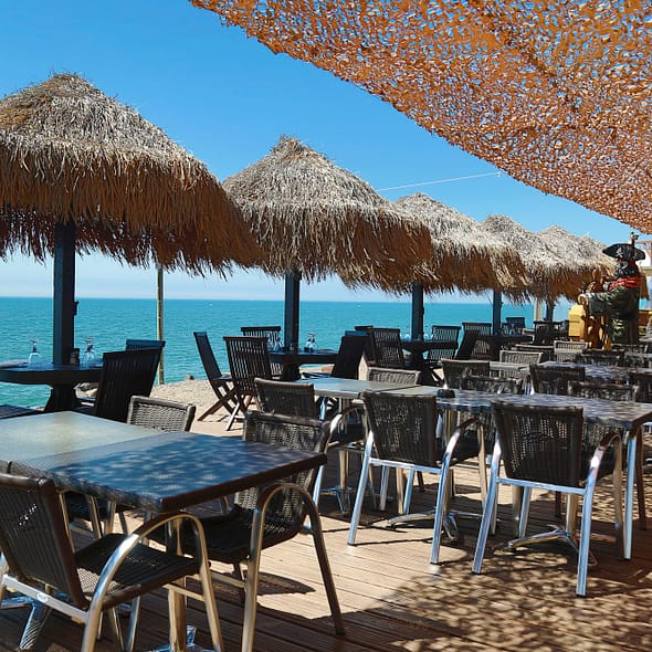 Camping Californie Plage - La restauration - Terrasse du bar-restaurant \"Le beach\" 