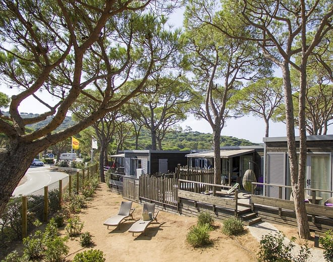 Kemping Les Tournels: domek dla 8 osób L'Oustaloun – widok domku z lotu ptaka