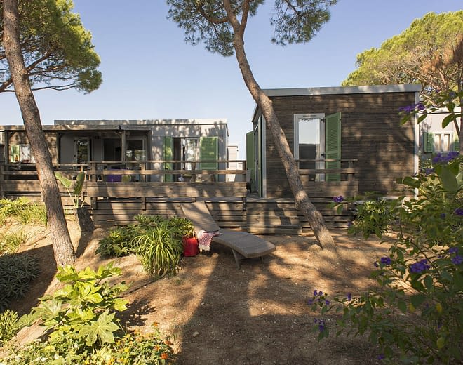 Kemping Les Tournels: domek dla 6 osób L'Oustaloun – widok z zewnątrz