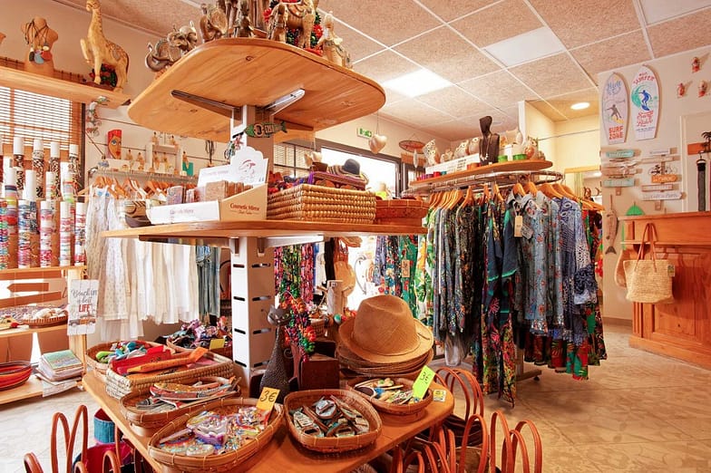 Camping Le Brasilia, services, boutique de vêtements