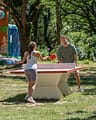 Camping Arc en Ciel - Activités - Couple qui joue au tennis de table