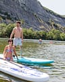 Camping La Plage Fleurie - Activités - Couple faisant du paddle sur la rivière Ardèche